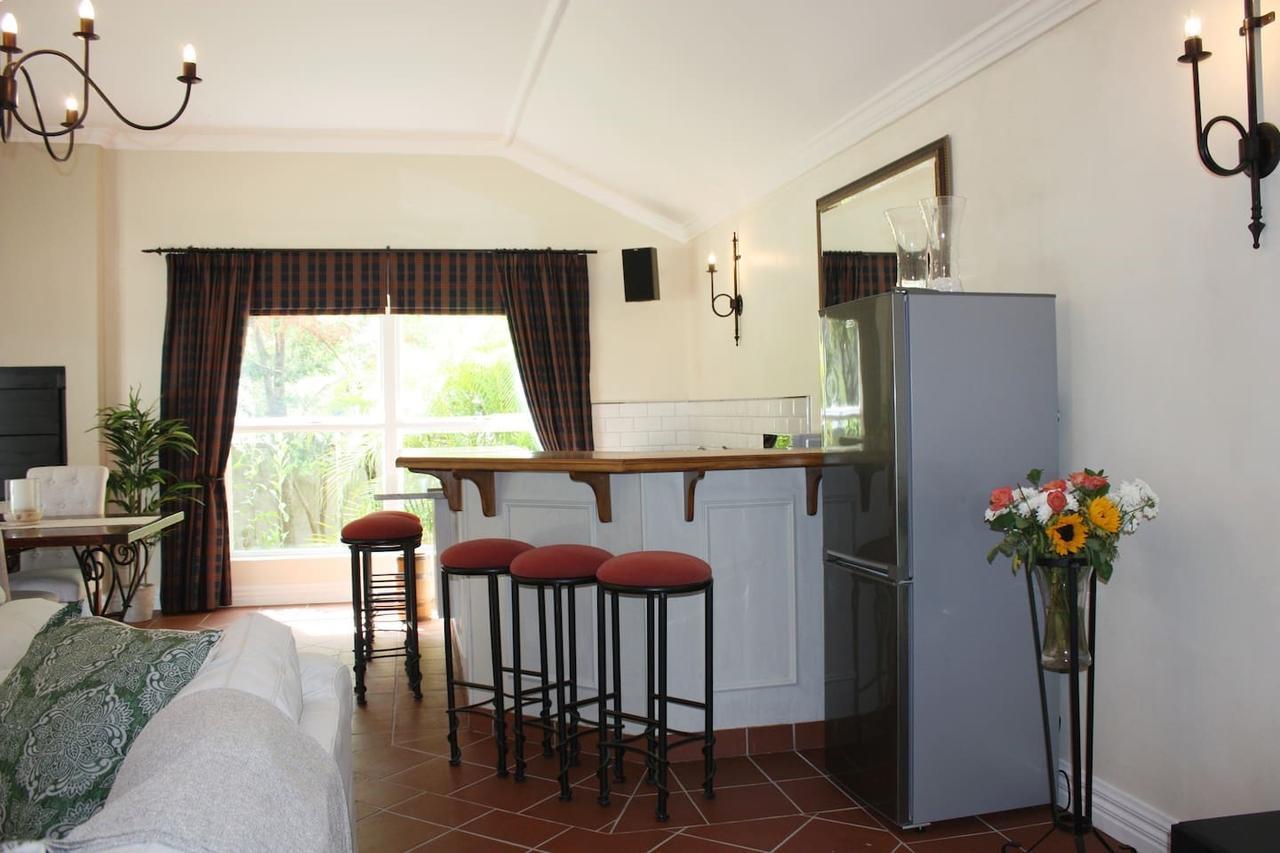 Camelot In Constantia Bed and Breakfast Kapstaden Eksteriør billede
