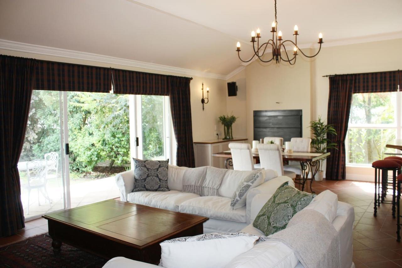 Camelot In Constantia Bed and Breakfast Kapstaden Eksteriør billede
