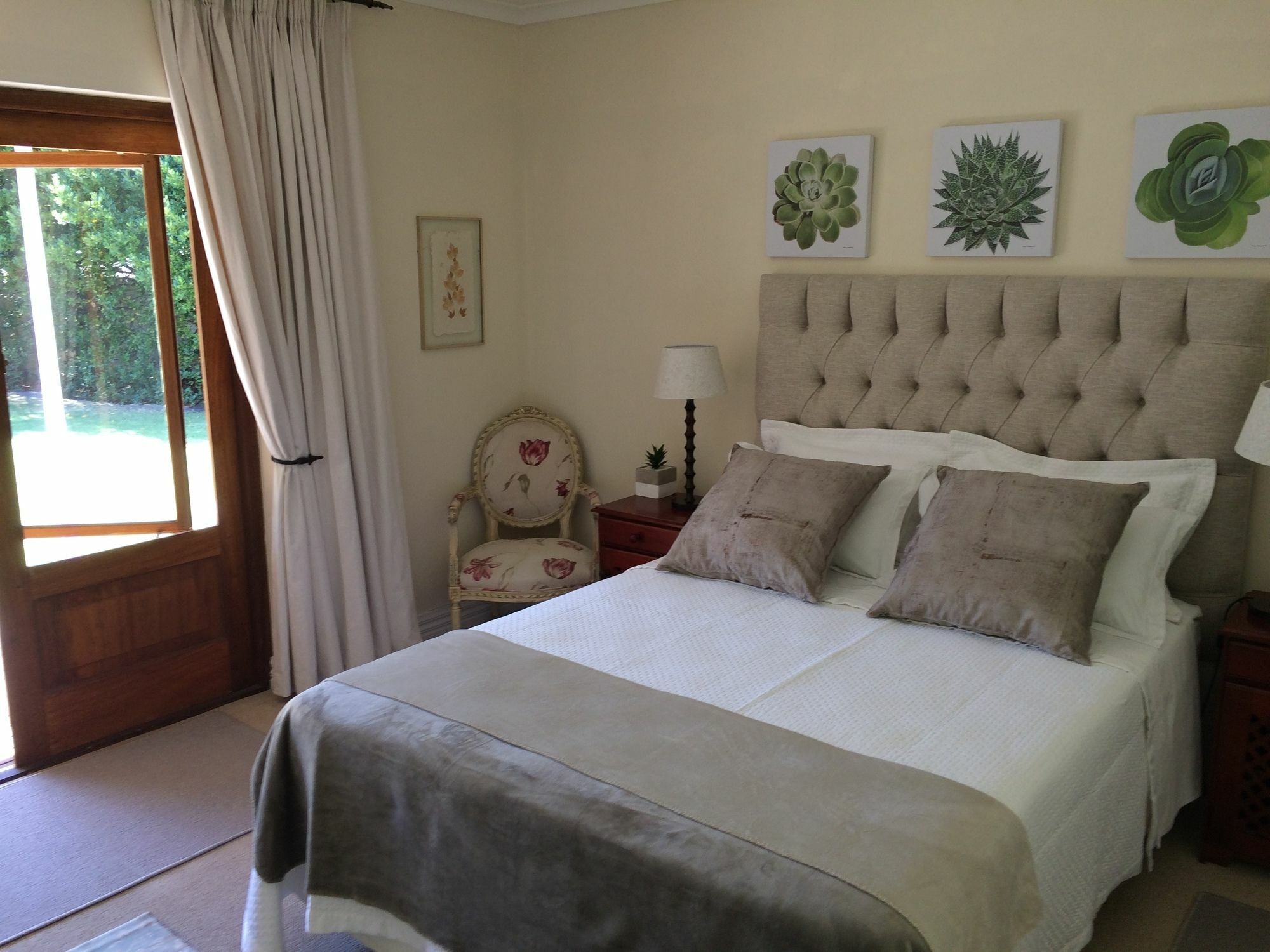 Camelot In Constantia Bed and Breakfast Kapstaden Eksteriør billede